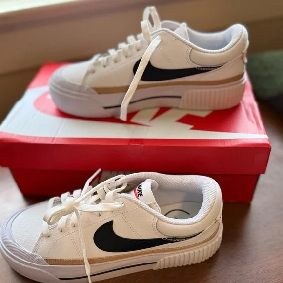 Nike leather platform court shoe, 7.5 - Picture 7 of 7